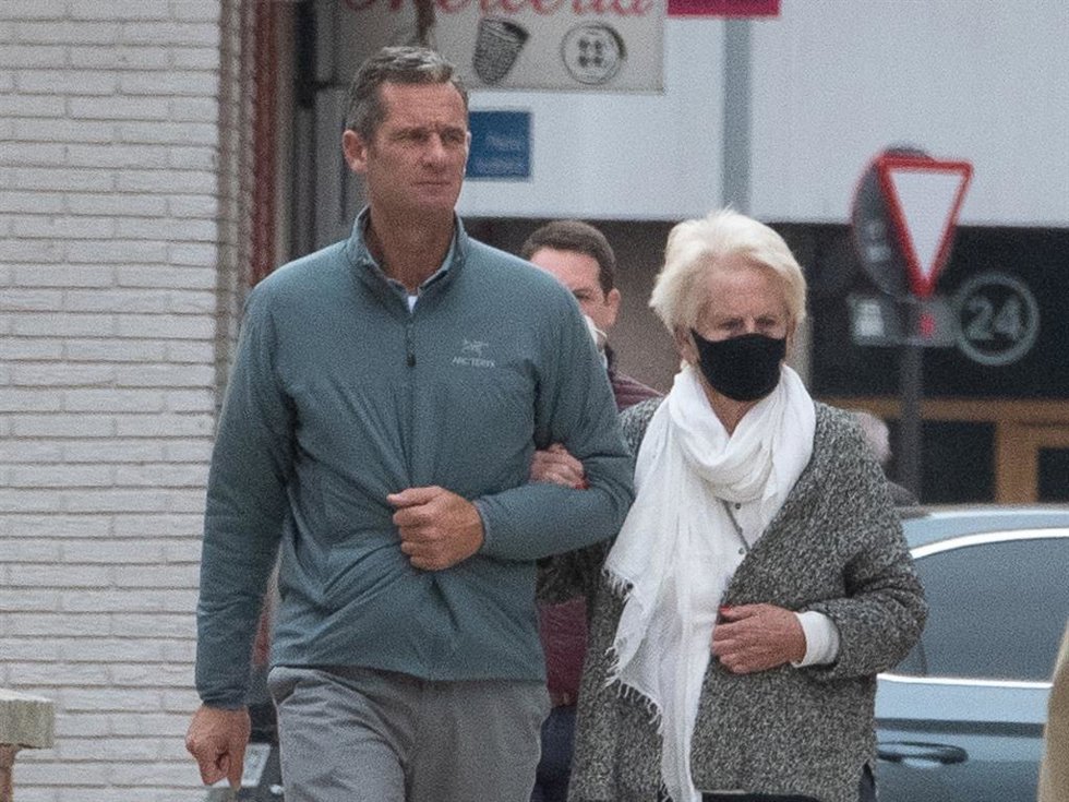 Iñaki Urdangarín, tranquilo paseo con su madre, Claire Liabert
