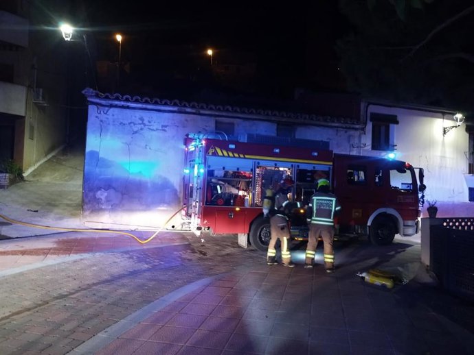 Los bomberos de la DPH intervienen en un incendio de Castejón del Puente (Huesca).