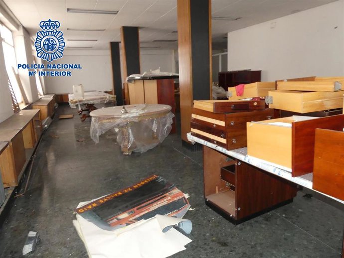 Archivo - Daños que provocaron los ladrones en la empresa en la que robaron en Logroño