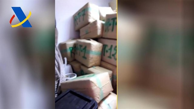 Imagen de los fardos de rogra incautados por la Agencia Tributaria