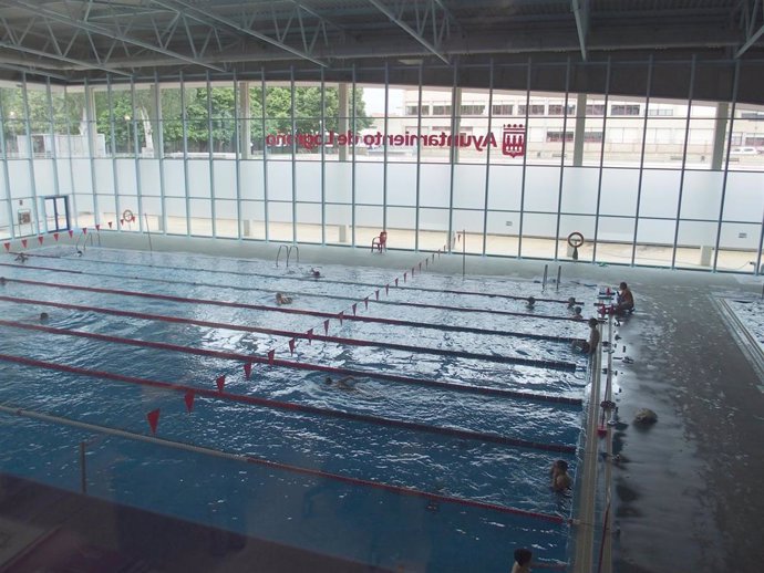 Archivo -    El Centro Deportivo Municipal de Lobete renovará las playas de sus piscinas "para la mayor comodidad de todos los usuarios", durante los meses de julio y agosto