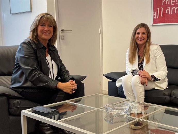 Irene García con la presidenta de la Diputación de Bacelona