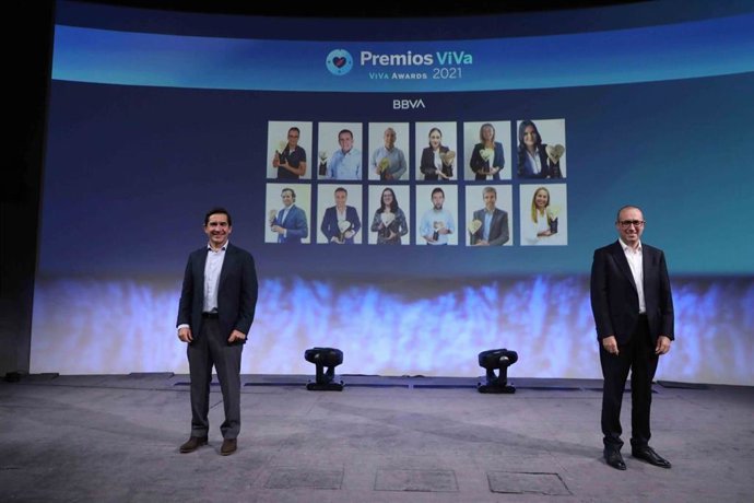 El presidente de BBVA, Carlos Torres, y el consejero delegado de la entidad, Onur Gen, en el evento global del BBVA Values Day de 2021