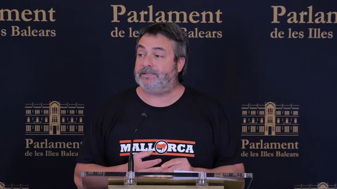 El diputado de MÉS Joan Mas, en rueda de prensa este lunes.