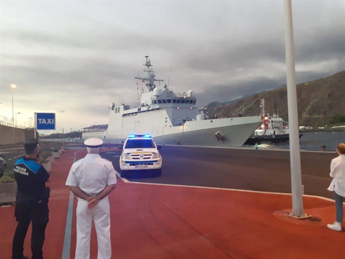 La Armada traslada material a La Palma.