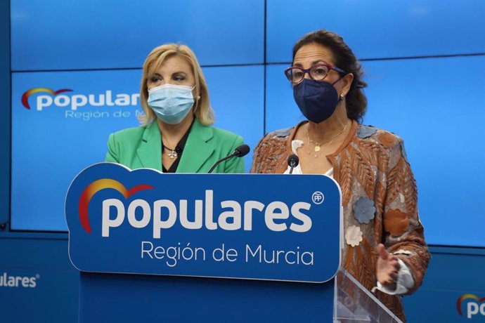 La diputada del PP Isabel Borrego i la senadora Violante Tomás