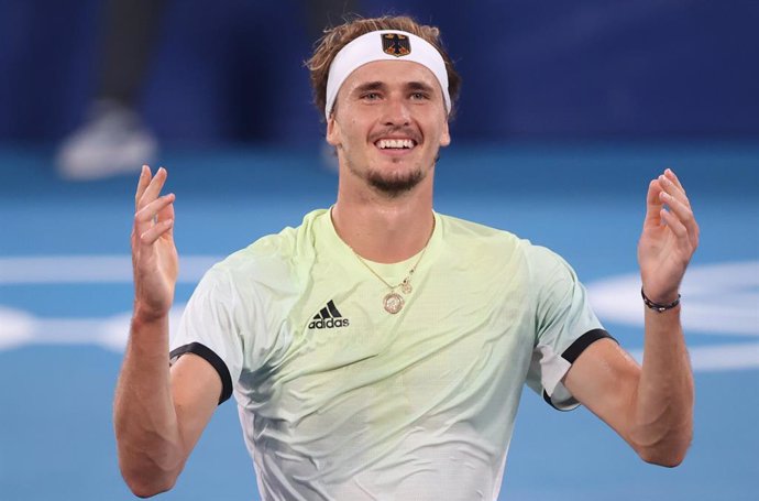 Archivo - FILED - 01 August 2021, Japan, Tokyo: German tennis player Alexander Zverev celebrates defeating Russian Olympic Committee's (ROC) Karen Khachanov in the Men's Singles Gold Medal Match at the Ariake Tennis Centre Court, in the course of the To