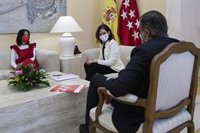 Ayuso pide a la Delegación que actúe contra los "que se aprovechan" de los botellones para cometer actos vandálicos