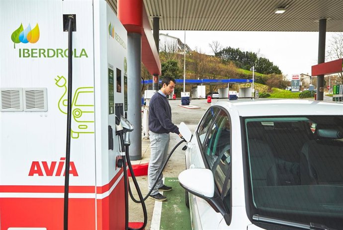 Archivo - Uno de los puntos de recarga rápida para vehículos eléctricos de Iberdrola.