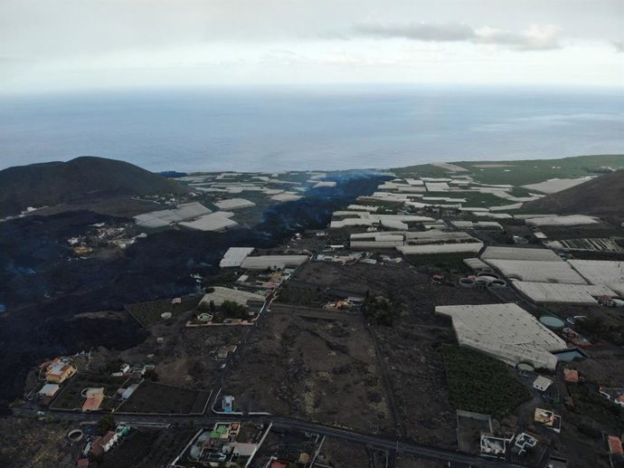 Colada de lava a su paso por Todoque, en La Palma