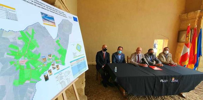 Firma del convenio para la puesta en regadío de 500 hectáreas en la ribera del Rituerto.