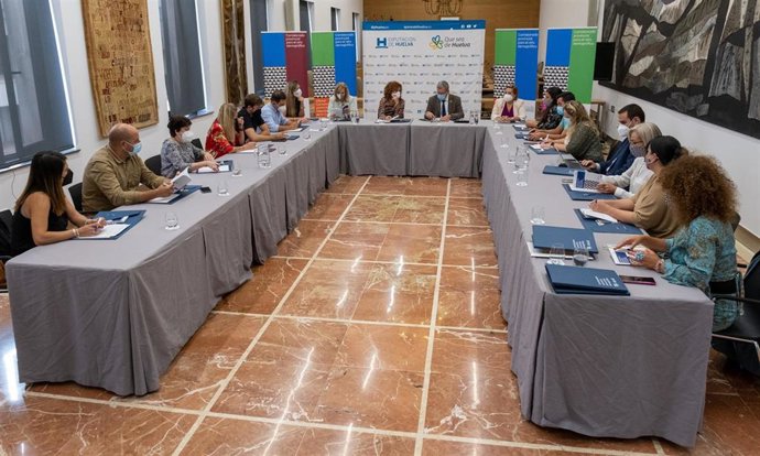 Reunión en la Diputación sobre la despoblación y el reto demográfico.