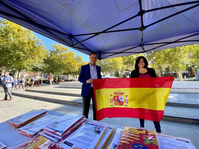 Juan de la Rosa y Virginia Pérez, en el acto organizado por el PP con motivo del Día de la Hispanidad.