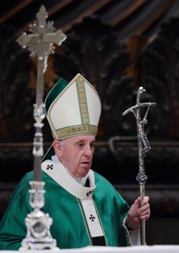 10 October 2021, Vatican, Vtican City: Pope Francis celebrates holy mass for the opening os Synod of Bishops in the Catholic Church at Saint Peter's Basilica. Photo: Evandro Inetti/ZUMA Press Wire/dpa