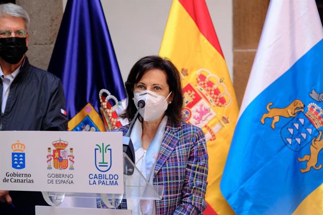 La ministra de Defensa, Margarita Robles, en rueda de prensa en Canarias