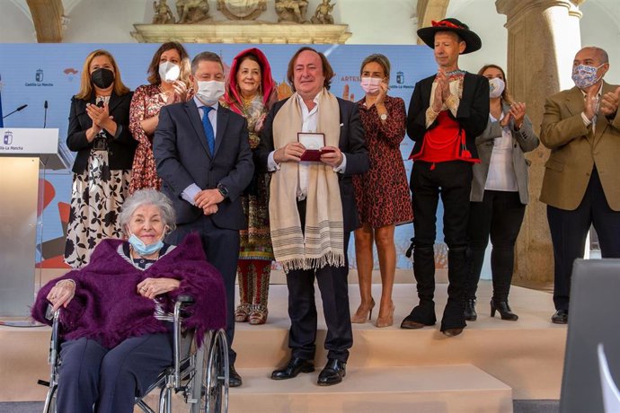 Tomás Alía recoge su Medalla al Mérito Artesano
