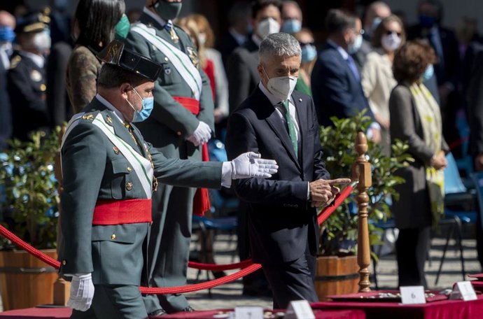 El ministro del Interior, Fernando Grande-Marlaska, a su llegada a los actos de celebración de la Patrona de la Guardia Civil, la Virgen del Pilar, a 11 de octubre de 2021, en Madrid, (España). La Virgen del Pilar se homenajea cada año el día 12 de octu