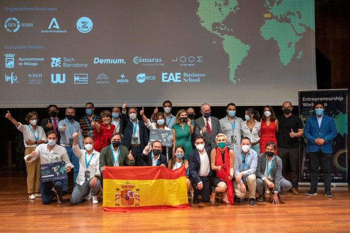 Representantes de las andaluzas Checktobuild y Scoobic Urban Mobility, ambas en el 'top 100' de las startups participantes en la Copa Mundial del Emprendimiento