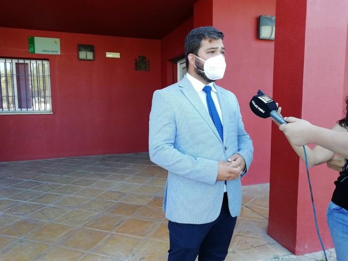 Archivo - Visita del delegado territorial de Turismo, Regeneración, Justicia y Administración Local de la Junta en Cádiz, Miguel Rodríguez, a la sede judicial de Puerto Real.