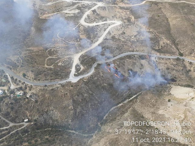 Incendio forestal en el término municipal de Macael (Almería).