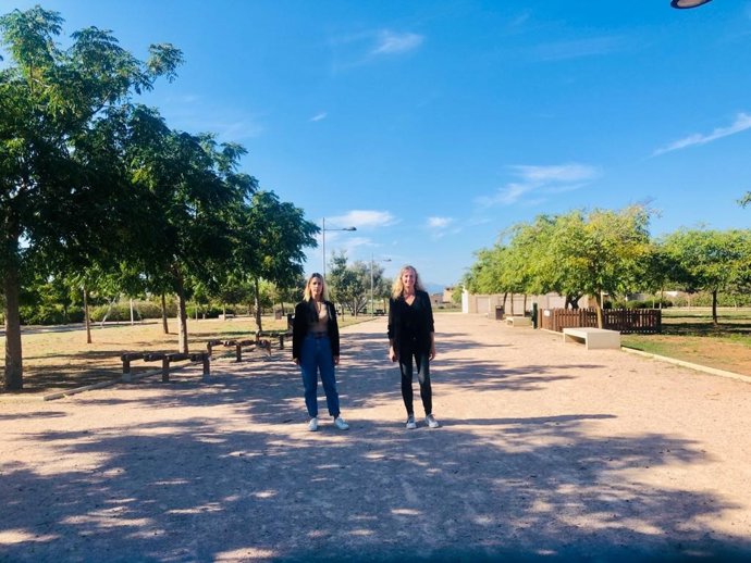 La presidenta del PP de Manacor, Maria Antnia Sansó, y la regidora Maria Bel Bauzá, quien defenderá la moción en el pleno del 18 de octubre.