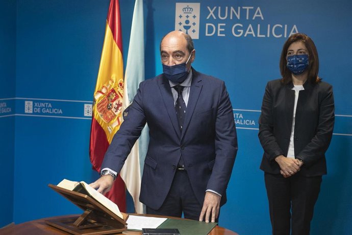 Enrique Luis de Salvador Sánchez toma posesión como director del Instituto de Estudos do Territorio en un acto presidido por la conselleira de Medio Ambiente, Territorio e Vivenda, Ángeles Vázquez.