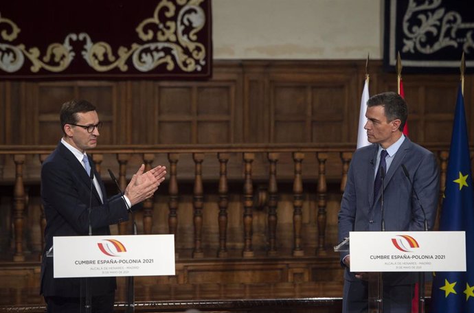Archivo - El presidente del Gobierno, Pedro Sánchez, comparece junto al primer ministro de  Polonia, Mateusz Morawiecki