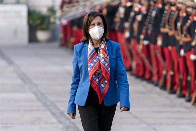 La ministra de Defensa, Margarita Robles, asiste a la toma de posesión del general Amador Eseñat y Berea como jefe del Estado Mayor del Ejército de Tierra.