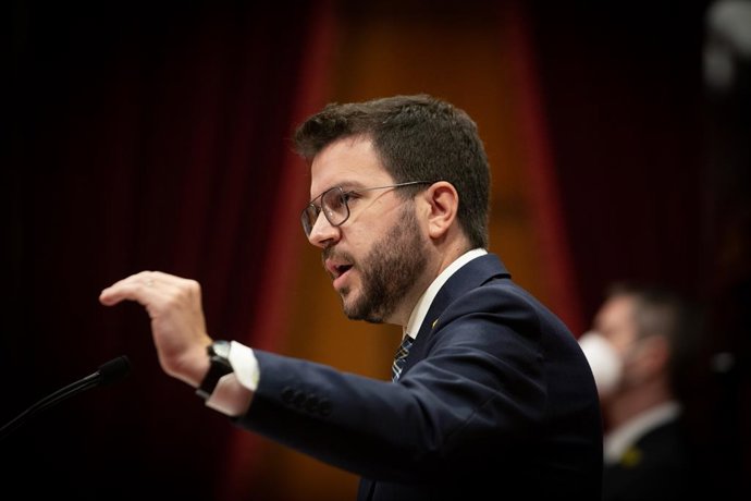 El president de la Generalitat, Pere Aragons, interviene en la segunda sesión del Pleno en el Parlament de Cataluña, a 6 de octubre de 2021, en Barcelona, Cataluña (España). Durante esta sesión de control, el Govern de la Generalitat responde a cuestio