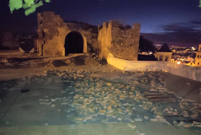 Vandalismo en la zona del castillo de Alcalá de Guadaíra.