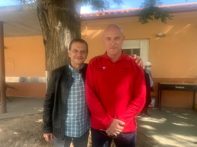 Gervasio Bonel Sanz, a la derecha, junto al concejal de Torrellas Vicente Ortega.