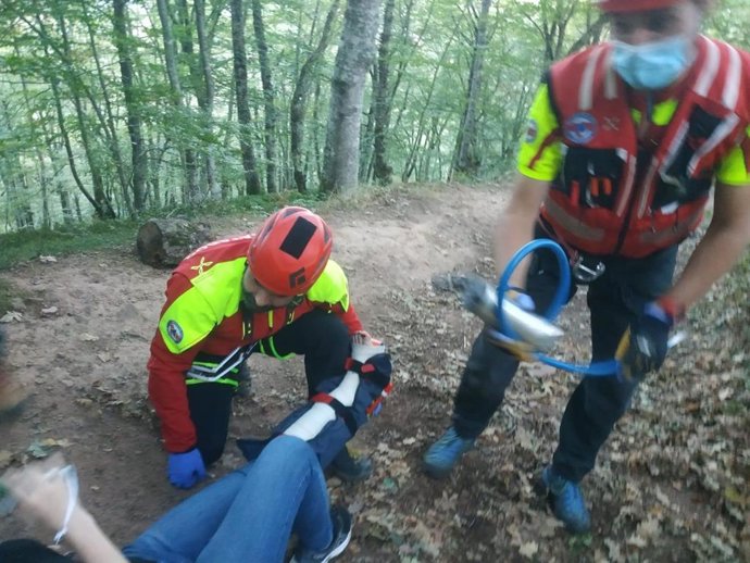 Rescate a una mujer con fractura de tobillo