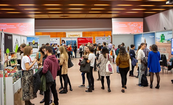 Archivo - Imagen de una edición anterior del Encuentro de Empleo y Emprendimiento de la UPNA