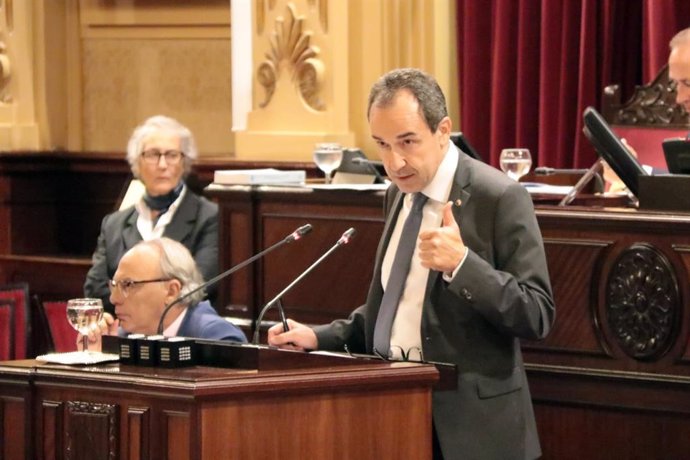 Archivo - El diputado de Ciudadanos Juan Manuel Gómez, en una intervención en el Parlament.