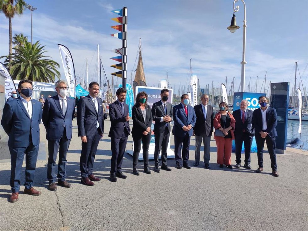 De izquierda a derecha: Isidre Gavín, Sergi Tudela, José Miguel García , Dami Calvet, Teresa Jord, Roger Torrent, Joan Ignasi Elena, Luis Conde, Rosa Alarcón, Constantí Serrallonga y Josep Antoni Llopart