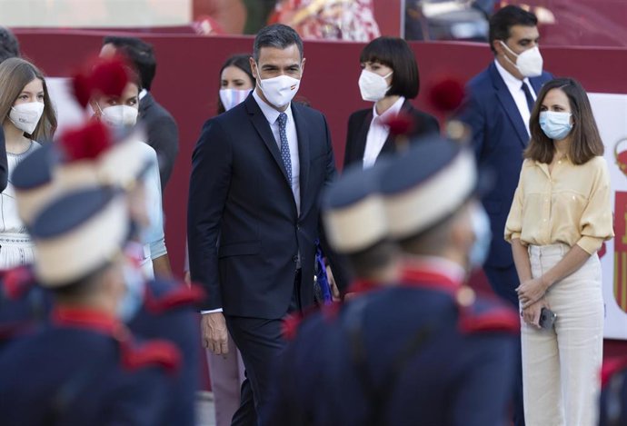 El presidente del Gobierno, Pedro Sánchez, llega el acto solemne de homenaje a la bandera nacional y desfile militar en el Día de la Hispanidad, a 12 de octubre de 2021, en Madrid, (España). 