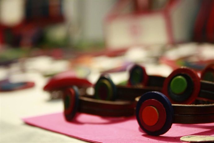 Archivo - Cuero, Pulseras