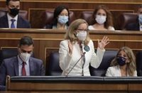 Calviño defiende las medidas para pymes y autónomos y acusa al PP de estar instalado "en el rincón del no"