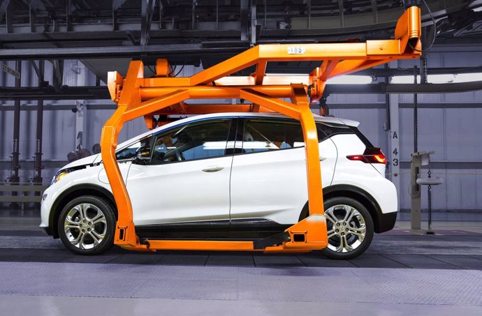 Archivo - Producción del Chevrolet Bolt 100% eléctrico