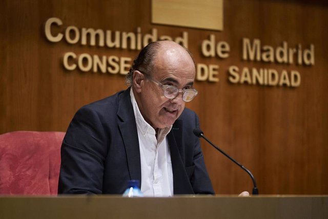 Archivo - El viceconsejero de Salud Pública y Plan COVID-19 de la Comunidad de Madrid, Antonio Zapatero, interviene en una rueda de prensa convocada ante los medios, a 14 de mayo de 2021, en Madrid, (España). 