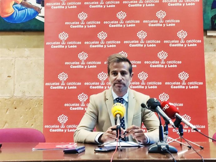 El secretario autonómico de Escuelas Católicas Castilla y León, Leandro Roldán, este miércoles en rueda de prensa en Salamanca.