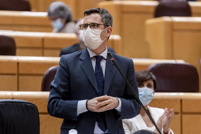 El ministro de la Presidencia, Relaciones con las Cortes y Memoria Democrática, Félix Bolaños, interviene en una sesión de control al Gobierno en el Senado, a 5 de octubre de 2021, en Madrid, (España)