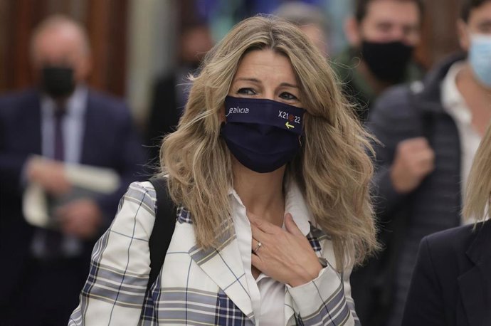 La vicepresidenta segunda del Gobierno y ministra de Trabajo, Yolanda Díaz, a su llegada a una sesión de control al Gobierno en el Congreso de los Diputados, a 13 de octubre de 2021, en Madrid, (España).