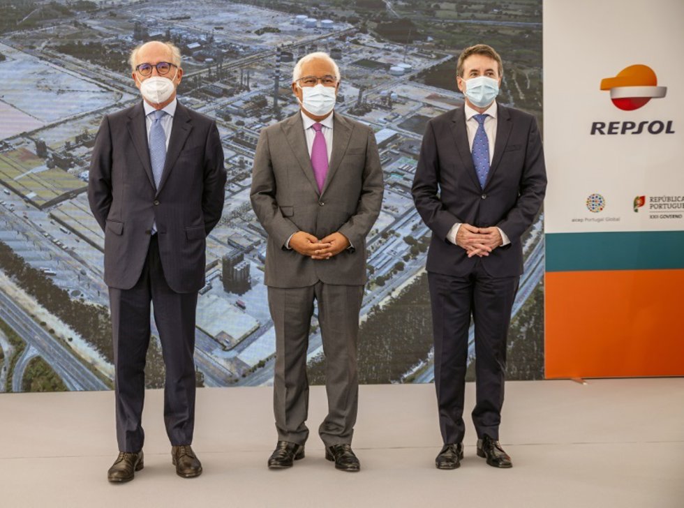 De izquierda a derecha, Antonio Brufau, pesidente de Repsol; Antonio Costa, primer ministro de Portugal; y Josu Jon Imaz, consejero delegado de Repsol