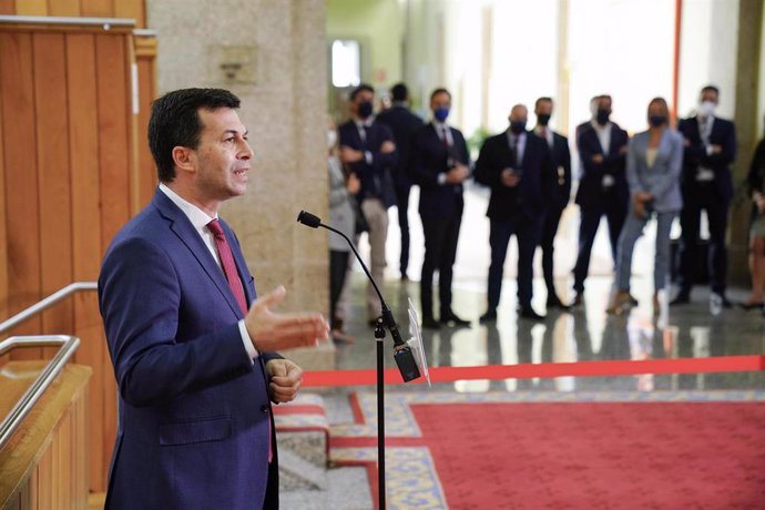 El portavoz del PSdeG, Gonzalo Caballero durante el debate del Estado de la Autonomía de Galicia, en el Parlamento gallego, a 13 de octubre de 2021, en Santiago de Compostela, A Coruña, Galicia (España). El Parlamento gallego acoge este miércoles el deb