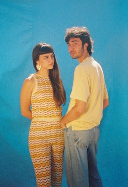 La cantante Clara Fiol y el guitarrista Joan Valbona.