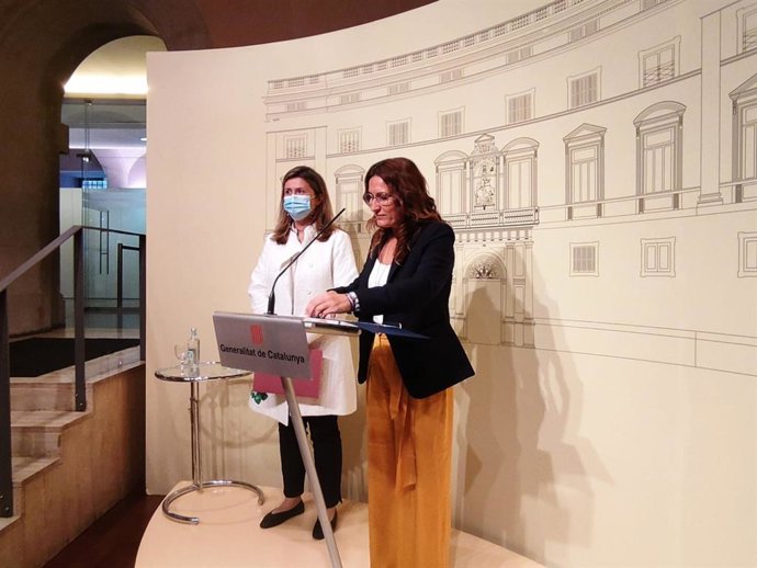 La consellera de Presidencia, Laura Vilagr, con la síndica de Aran, Maria Vergés.