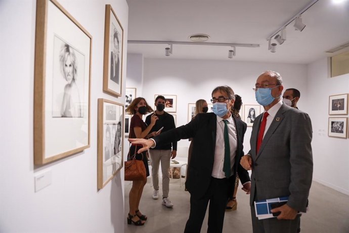 El fotógrafo del cine francés, Luc Roux, inaugura la nueva exposición de la Alianza Francesa Málaga