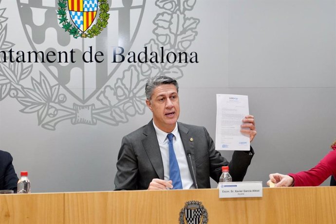 Imagen de archivo - El alcalde de Badalona, Xavier García Albiol, en una rueda de prensa en Badalona el 11 de diciembre de 2020.