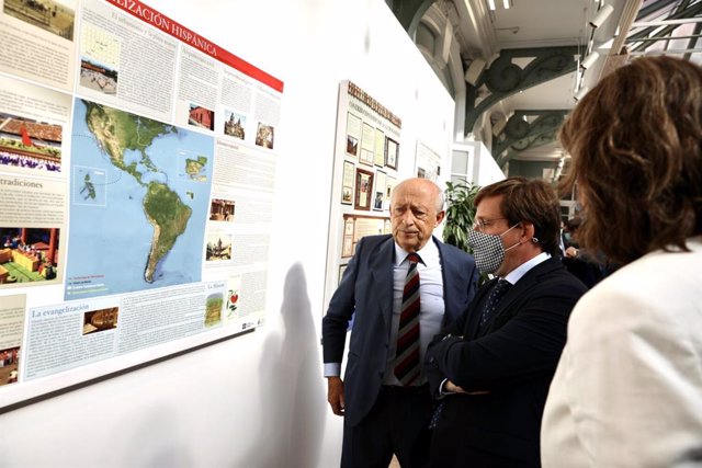 El alcalde de Madrid, José Luis Martínez-Almeida, visita la exposición 'Memoria Hispánica'